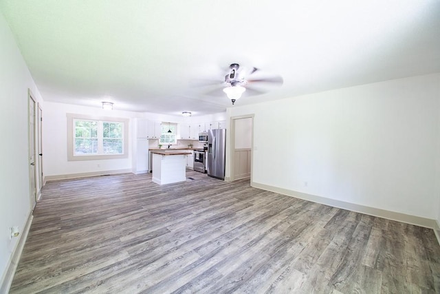 178 Wayne St SW, Calhoun, GA 30701 - unfurnished living room featuring light wood-style floors, ceiling fan, and baseboards