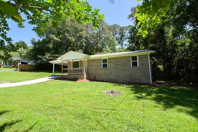 178 Wayne St SW, Calhoun, GA 30701 - ranch-style house featuring crawl space, a front yard, brick siding, and a porch