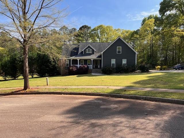 view of front of property with a front lawn