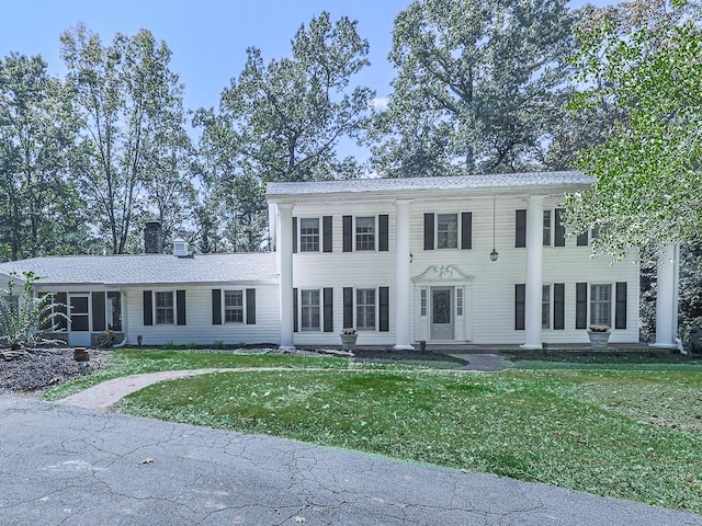 view of front of home with a front yard