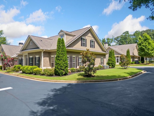 view of front of home with a front lawn