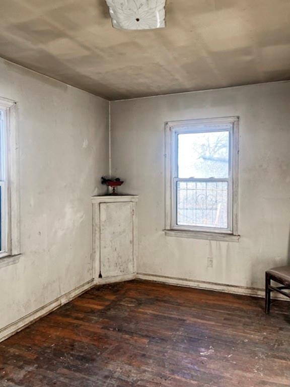 spare room with dark hardwood / wood-style floors