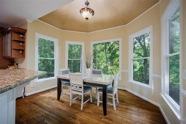 385 Guildhall Grv, Johns Creek, GA 30022 - dining space featuring crown molding, dark wood-type flooring, and baseboards