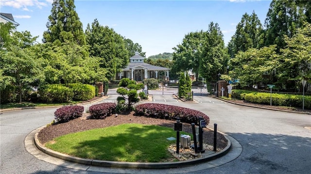 3733 Chattahoochee Summit Dr SE Unit 7, Atlanta, GA 30339 - surrounding community with a gate