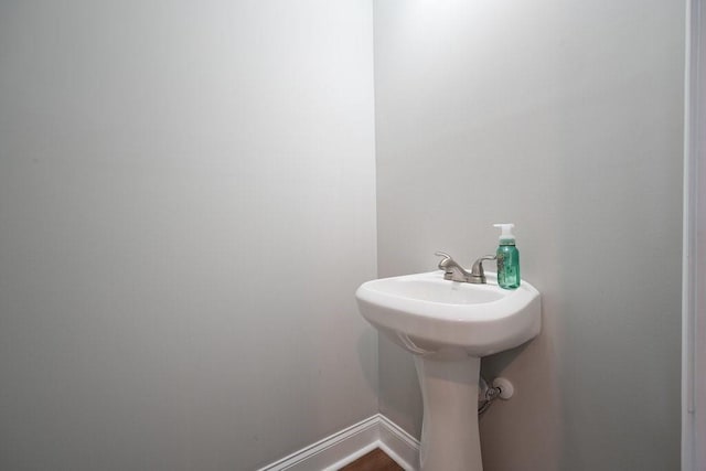 bathroom with baseboards