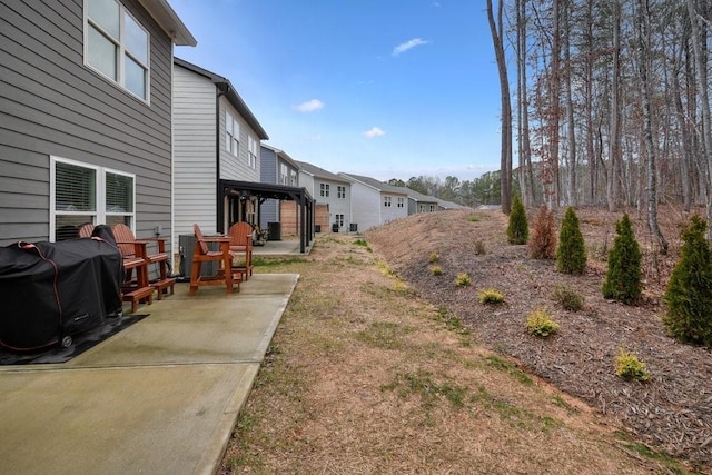 view of yard featuring a patio