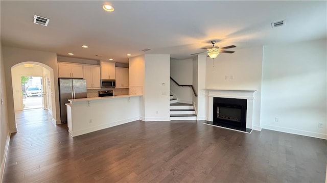 32 S Auburn Landing Pl, Auburn, GA 30011 - kitchen featuring stainless steel appliances, a peninsula, open floor plan, a ceiling fan, and baseboards