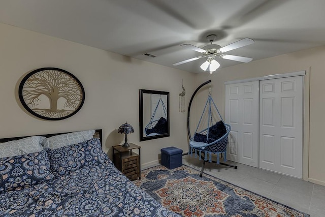 tiled bedroom with ceiling fan, visible vents, and baseboards