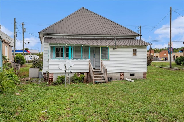 back of house with a lawn