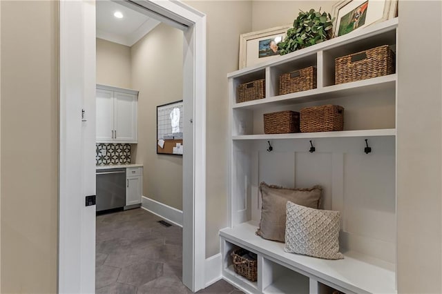 mudroom with visible vents and baseboards