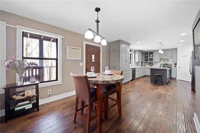 dining space featuring recessed lighting, dark wood finished floors, and baseboards