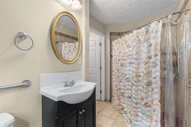 full bath with toilet, a shower with curtain, tile patterned flooring, a textured ceiling, and vanity