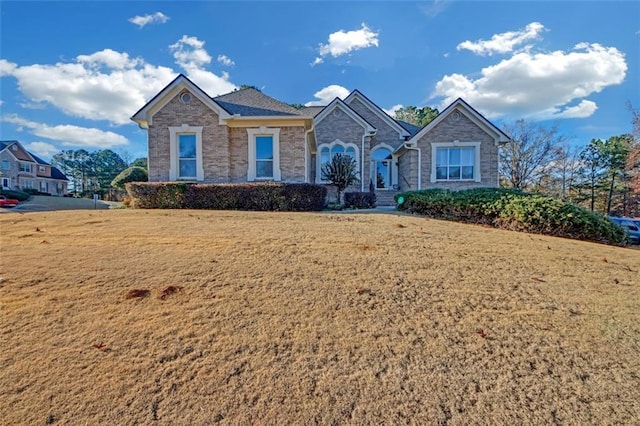 view of front facade with a front yard