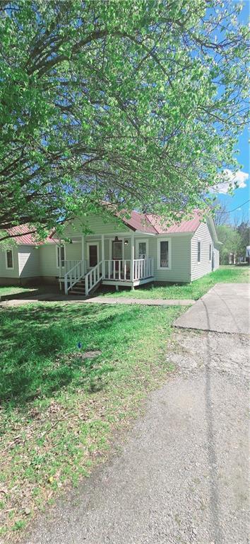 707 Gilbert Ln, La Fayette, GA 30728 - view of front of property featuring concrete driveway, a porch, and a front yard
