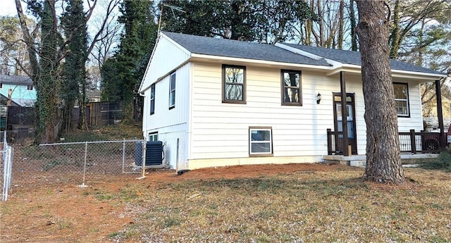 bi-level home featuring a front lawn and central air condition unit