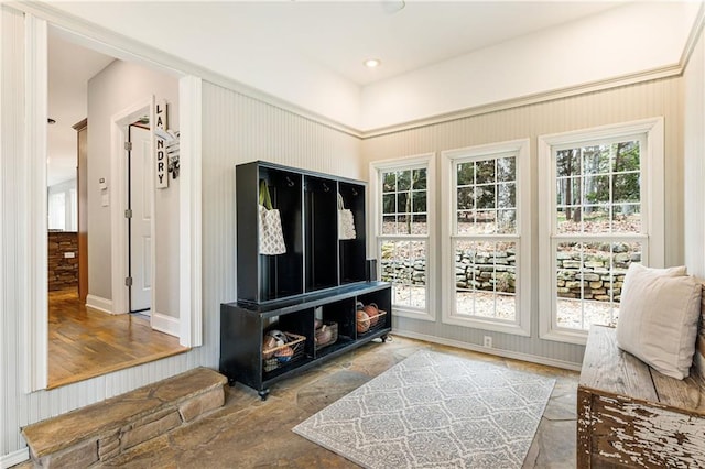 mudroom featuring recessed lighting and baseboards