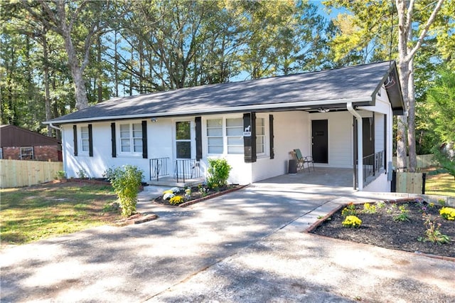 ranch-style home featuring covered porch