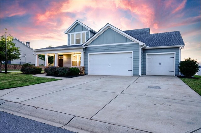 craftsman-style house featuring a lawn and a garage