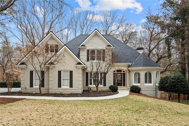 view of front of property with a front yard