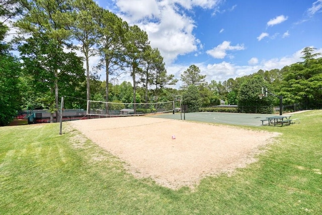 921 Laurel Crest Dr, Woodstock, GA 30189 - view of home's community with volleyball court, a lawn, community basketball court, and view of scattered trees
