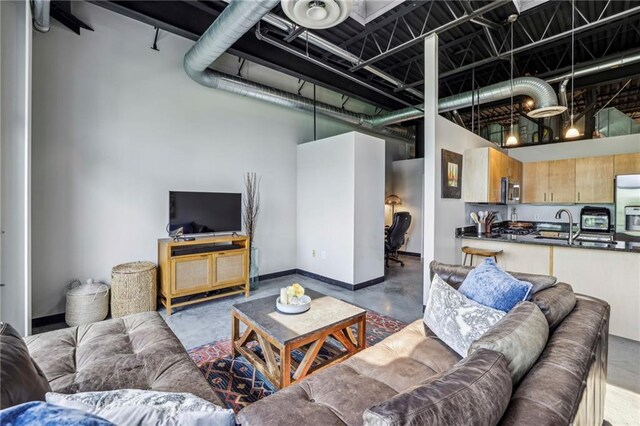 5200 Peachtree Rd Unit 3420, Atlanta, GA 30341 - living area with concrete flooring and a high ceiling