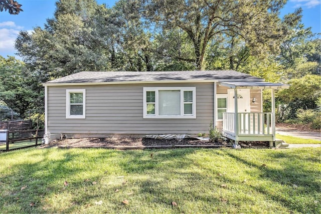 view of front of house featuring a front yard