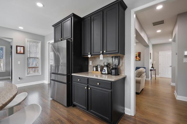 kitchen featuring baseboards, visible vents, decorative backsplash, dark wood-style floors, and recessed lighting