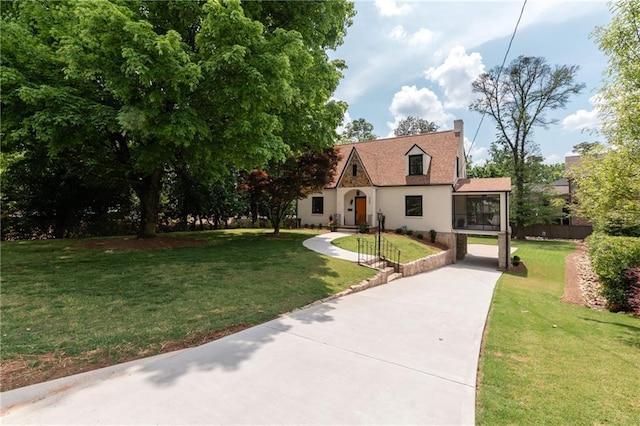 view of front of home with a front lawn