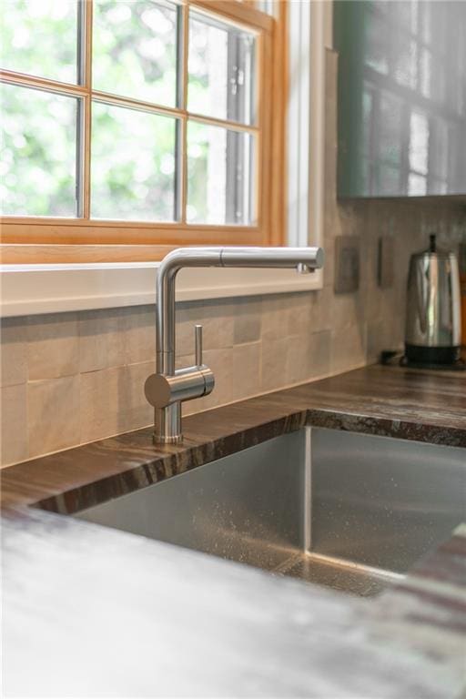 interior details with sink and tasteful backsplash