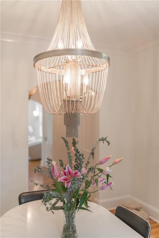 details featuring crown molding and a chandelier