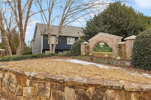 view of community / neighborhood sign