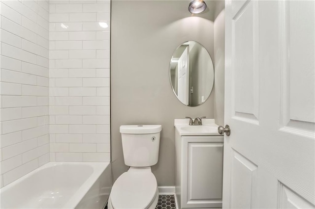 full bath featuring baseboards, shower / bath combination, vanity, and toilet