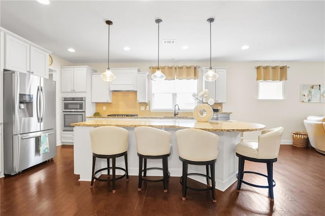 kitchen with visible vents, a sink, dark wood finished floors, and stainless steel appliances