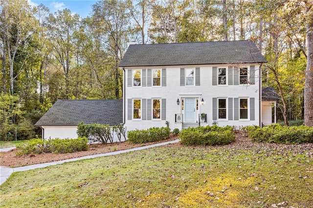 view of front of home with a front lawn