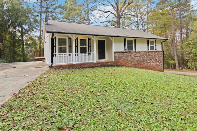 ranch-style home with covered porch and a front lawn