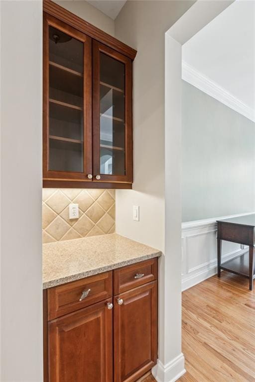 5882 Riverstone Cir Unit 15, Atlanta, GA 30339 - bar featuring decorative backsplash, light wood-type flooring, ornamental molding, and wainscoting