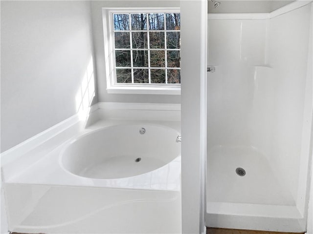 bathroom featuring a tub