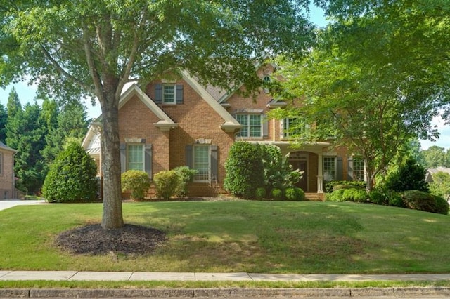 view of front of home featuring a front lawn