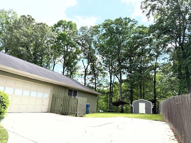 1312 La Mesa Dr, Lawrenceville, GA 30043 - garage featuring a storage shed, driveway, and fence