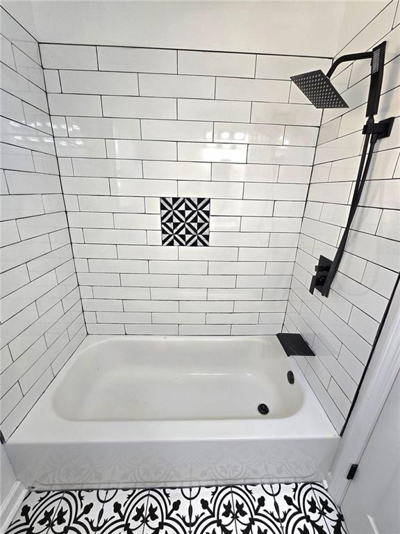 bathroom featuring shower / bathtub combination