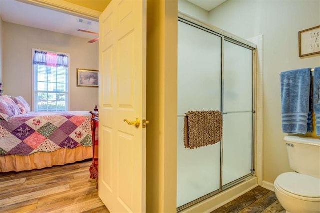 full bathroom featuring toilet, wood finished floors, visible vents, a stall shower, and ensuite bath