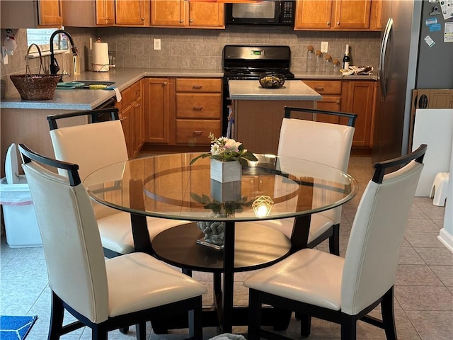 dining space featuring light tile patterned floors