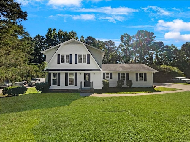 front facade featuring a front yard