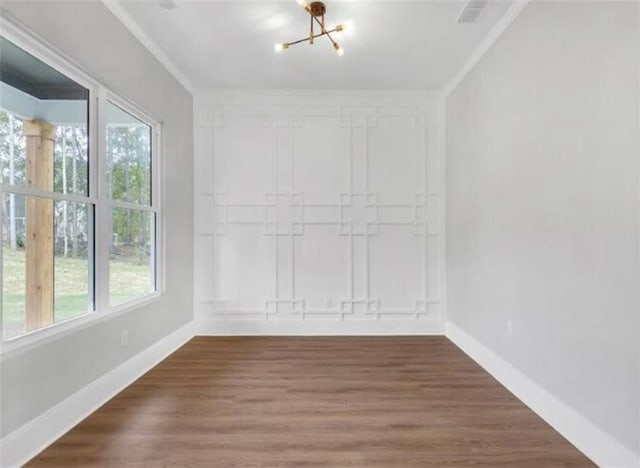 unfurnished room featuring baseboards, ornamental molding, a chandelier, and a healthy amount of sunlight