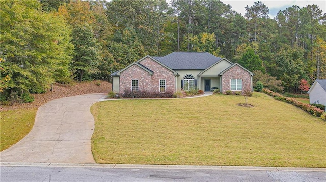 ranch-style house featuring a front yard