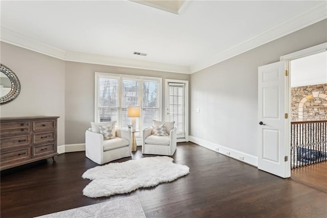 living area featuring visible vents, baseboards, dark wood-type flooring, and ornamental molding