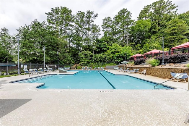 795 Hammond Dr Unit 503, Sandy Springs, GA 30328 - community pool featuring a patio area and view of wooded area