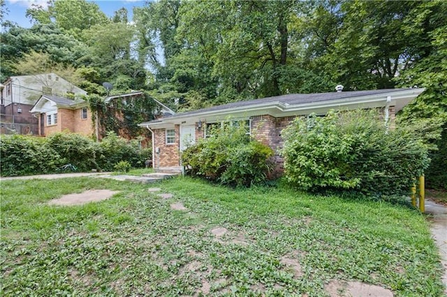 view of front of home with a front lawn