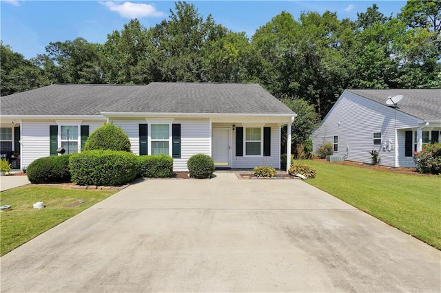 single story home featuring a front yard