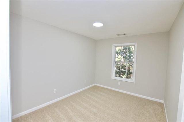 unfurnished room featuring light carpet, visible vents, and baseboards